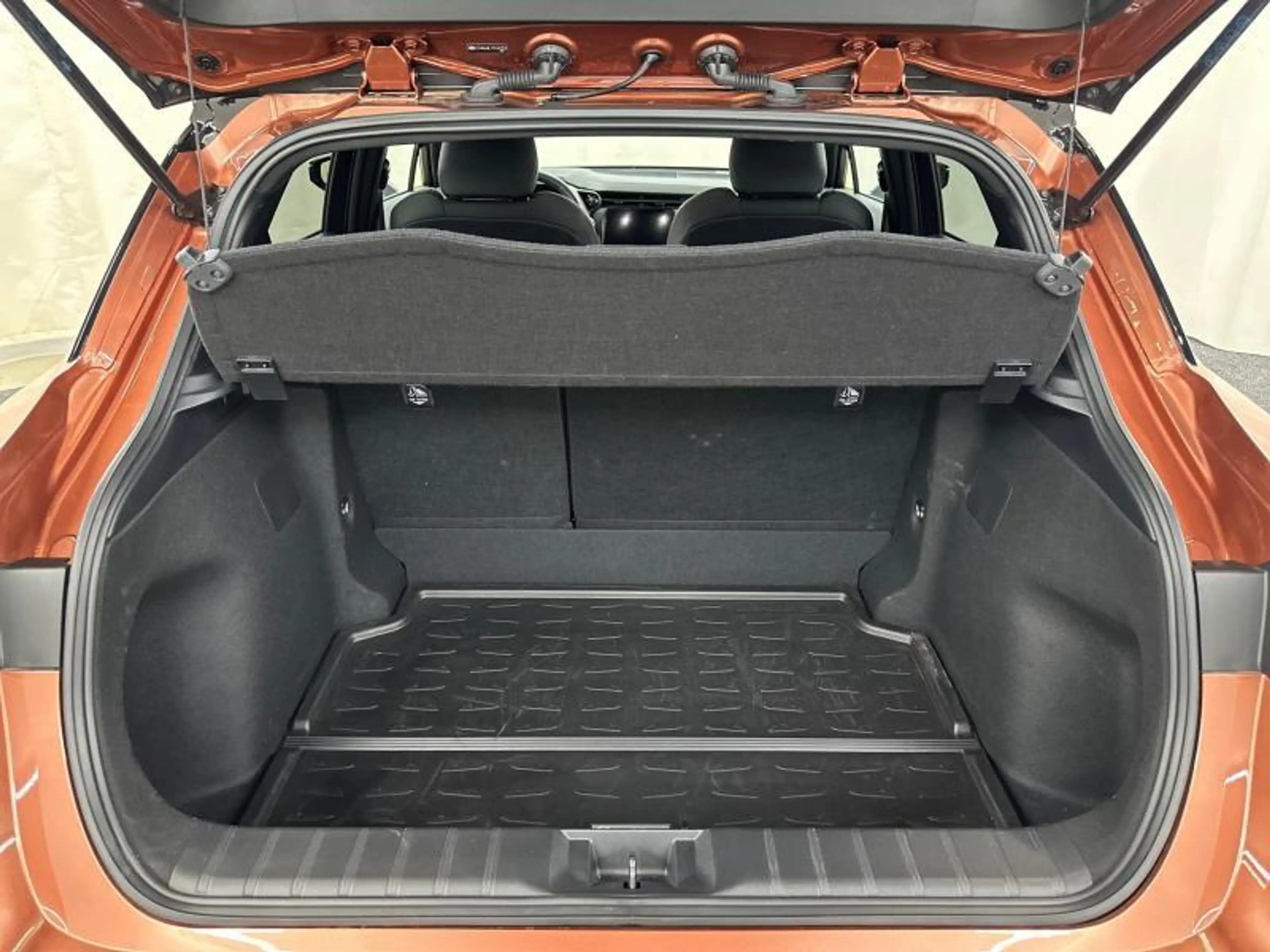 Lexus LBX Cool — photo 11