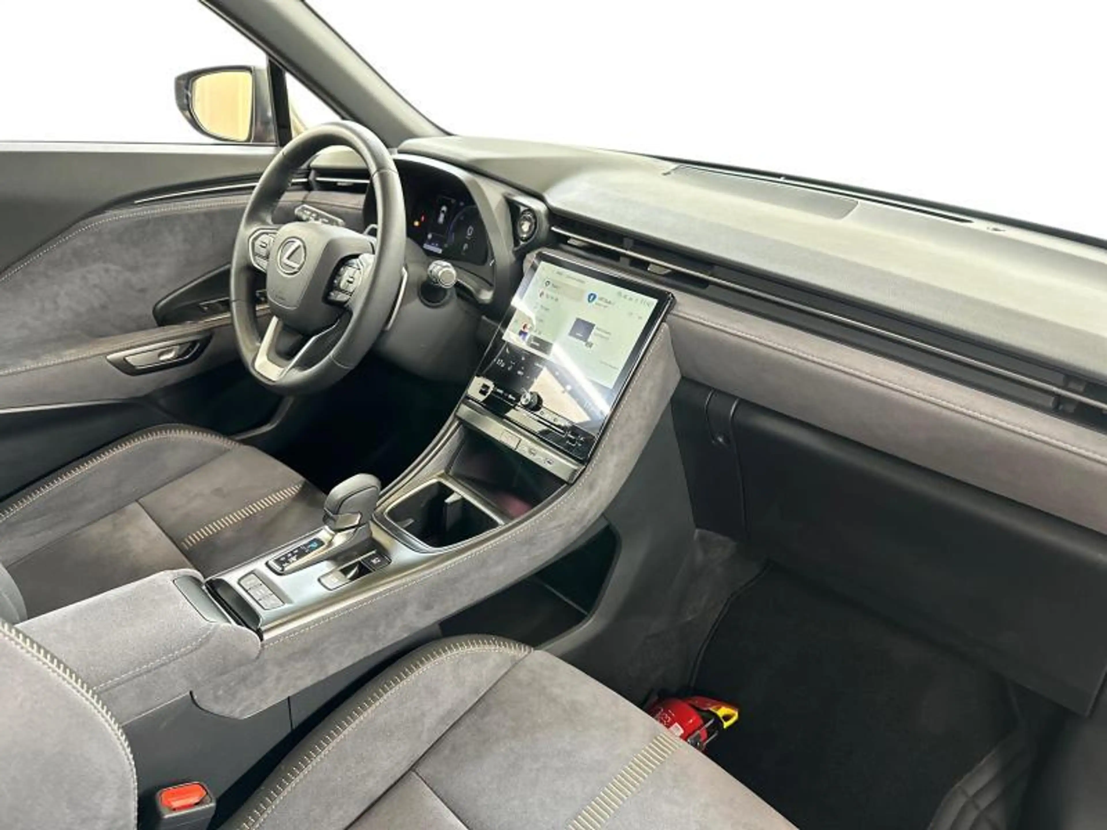 Lexus LBX Cool — photo 8