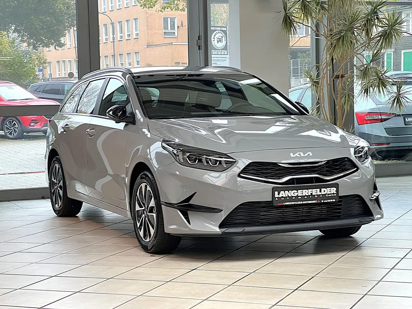 Kia Ceed SW / cee'd SW cee'd Sportswagon NAVI*CARPLAY*SHZ*LHZ*JBL*KAMERA Grijs - 1
