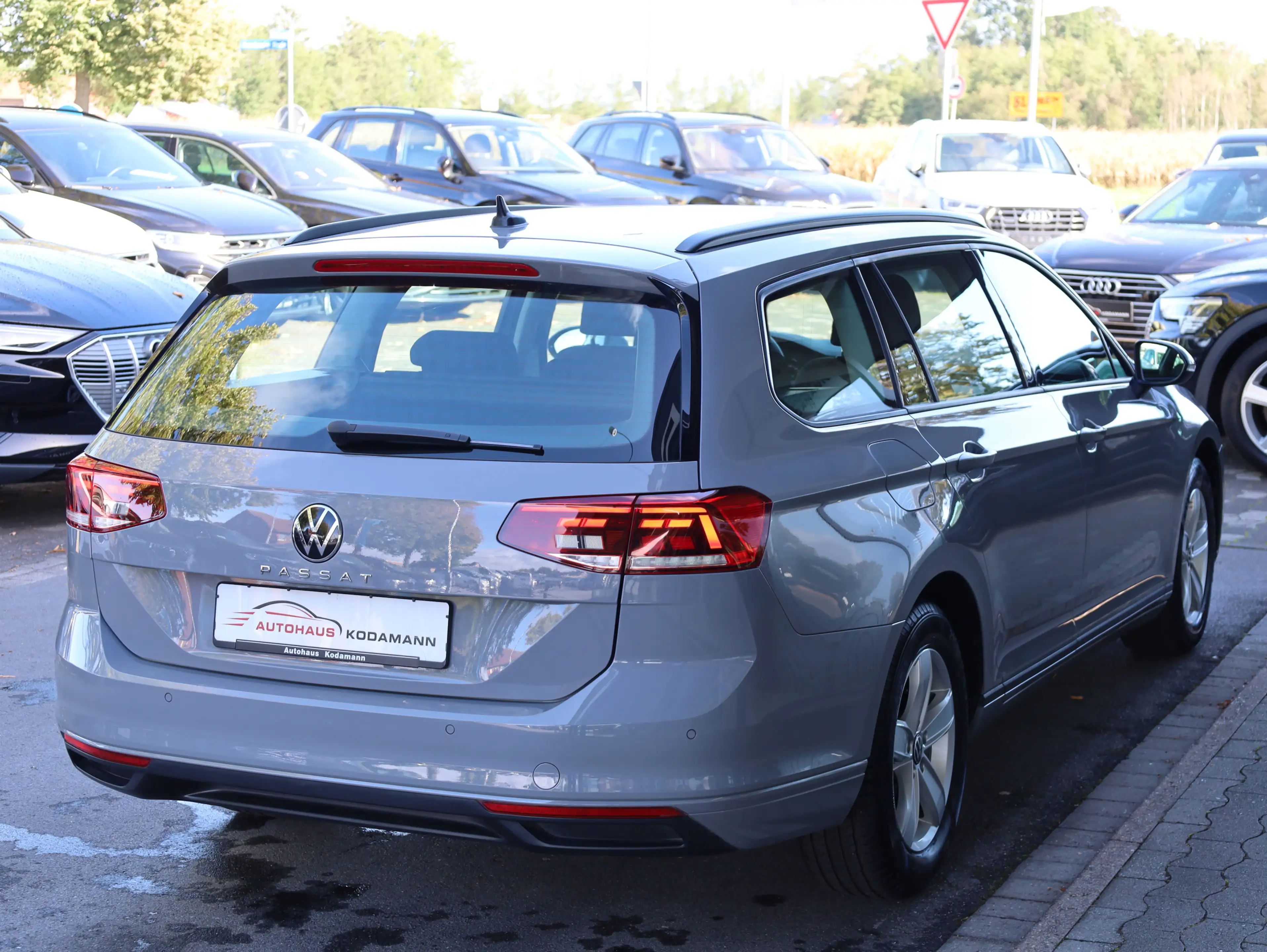Volkswagen Passat Variant Variant 2.0 TDI*ACC*CarPlay*SHZ*AHK — photo 10
