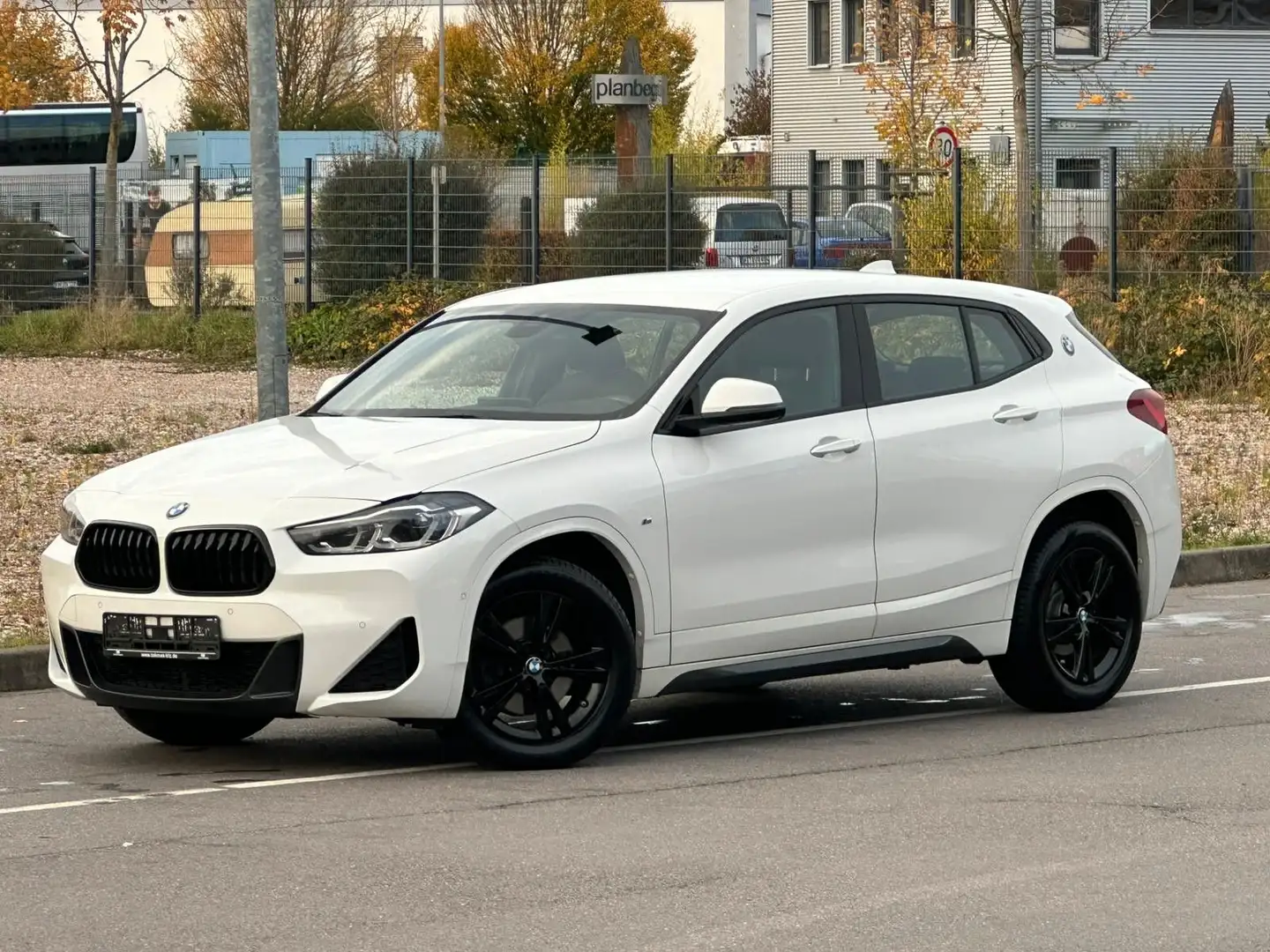 BMW X2 xDrive 18d M Sport HuD Cam LED Shadow Weiß - 1