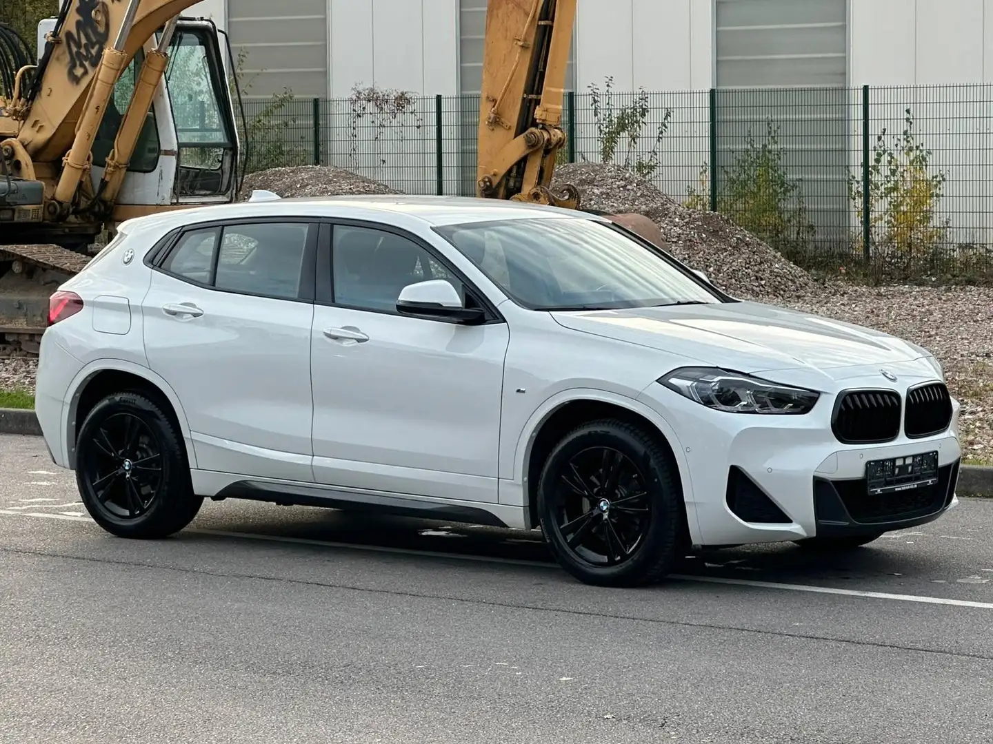 BMW X2 xDrive 18d M Sport HuD Cam LED Shadow Weiß - 2