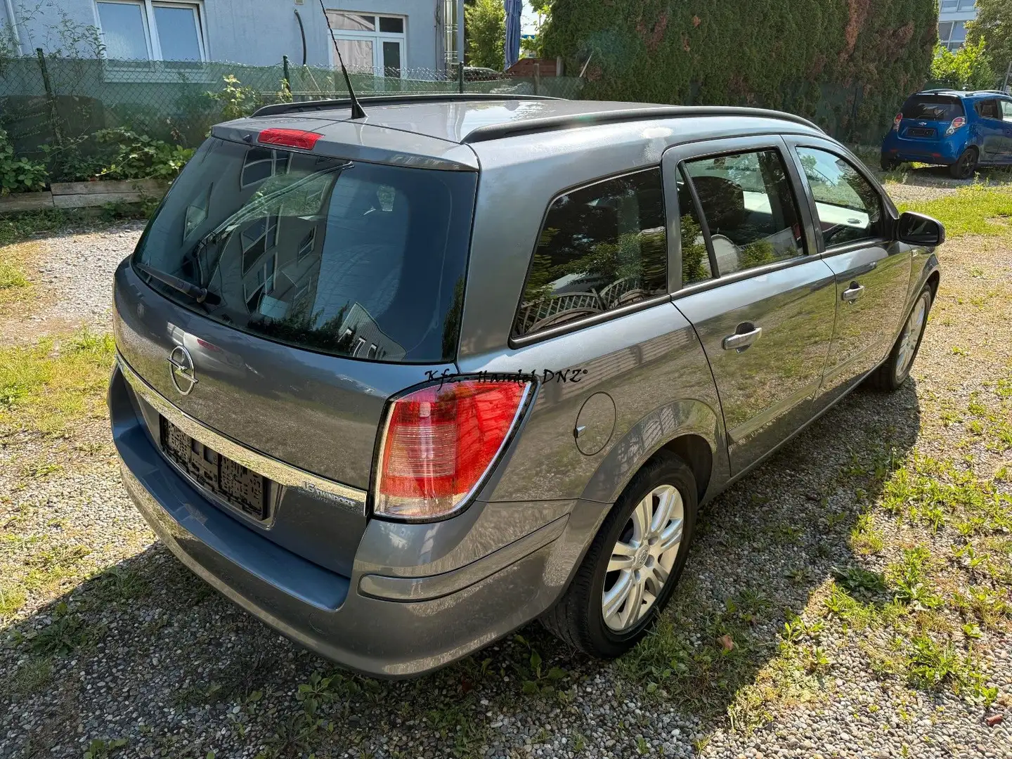 Opel Astra H 1.6 Caravan *KLIMA*ZAHNR-NEU*TÜV 10/2026 Grau - 2