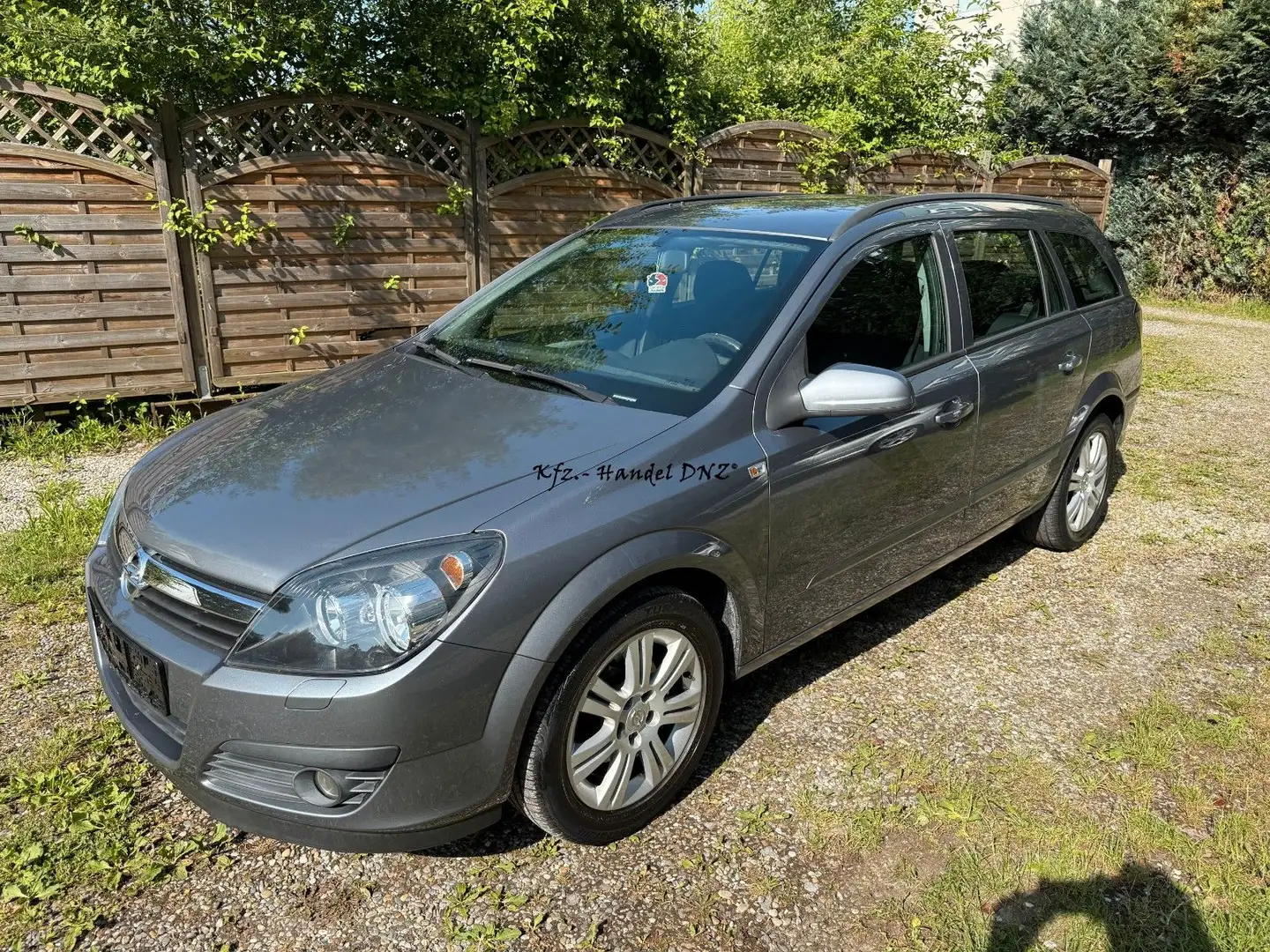 Opel Astra H 1.6 Caravan *KLIMA*ZAHNR-NEU*TÜV 10/2026 Grau - 1