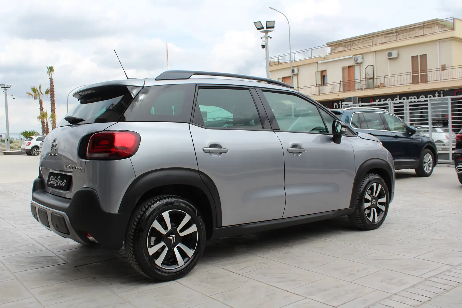 Citroen C3 Aircross 1.5 bluehdi Shine S&S Grijs - 2
