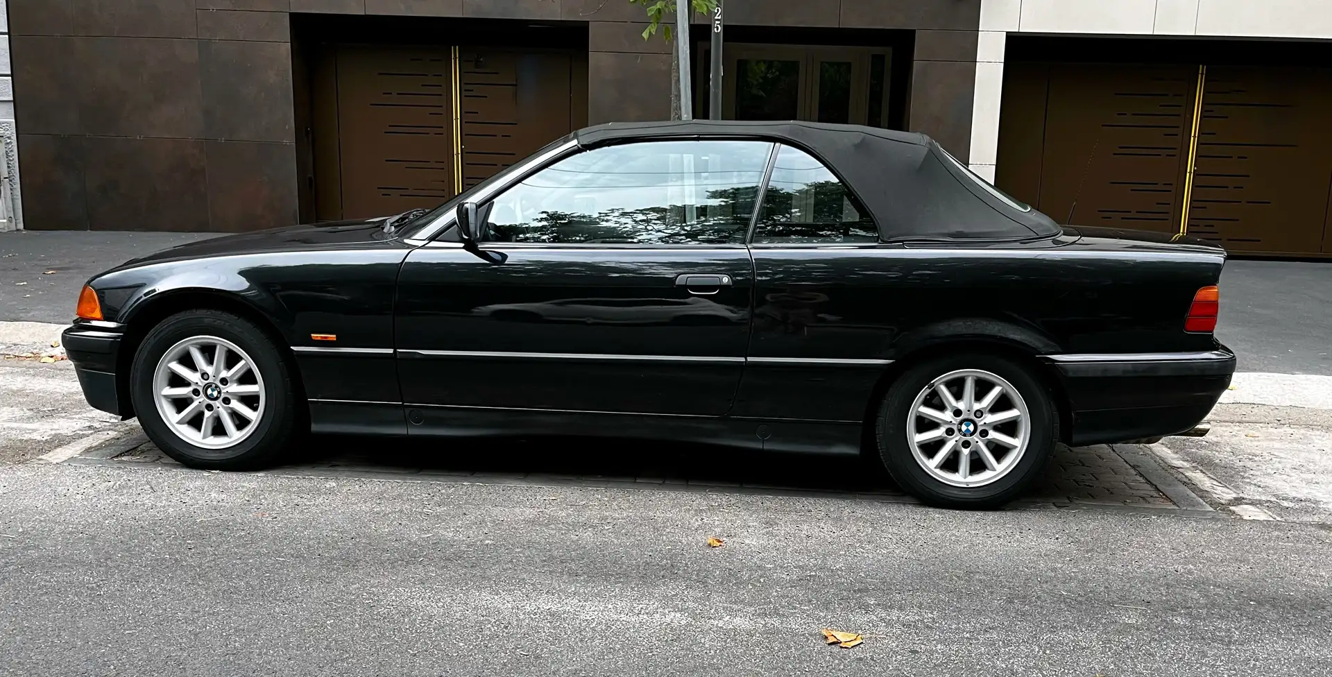 BMW 320 320i Cabrio c/hardtop Noir - 1