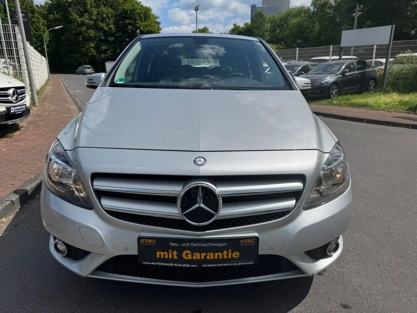 Mercedes-Benz B 180 1.HAND/NAVI/KLIMA/T.LEDER/ALU/PDC/60TKM/HU-NEU!! Срібний - 2