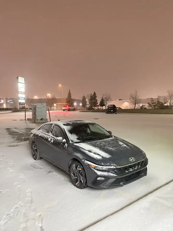 Hyundai ELANTRA снимка Hyundai ELANTRA