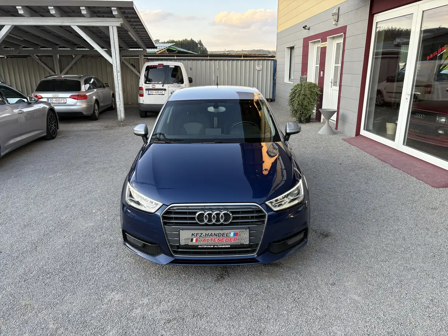 Audi A1 SB 1,4 TDI intense *SITZH*TEMP*BT*PDC*MFL* Blau - 2