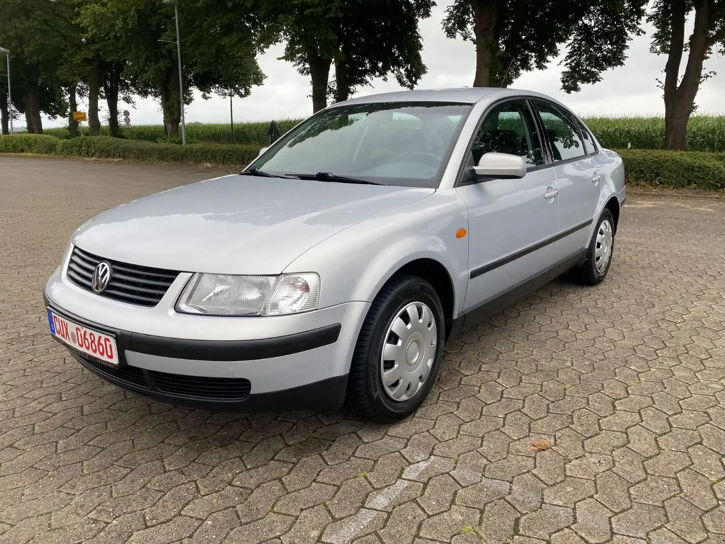 Volkswagen Passat 3b 1,6 Automatik nur 65Tkm Klima Plateado - 1