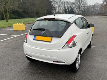 Lancia Ypsilon 1.2 (69 hp) Petrol + LPG (GPL)