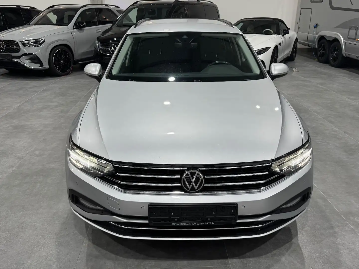 Volkswagen Passat Variant Business 4Motion*AHK*LED*Massage* Silber - 2
