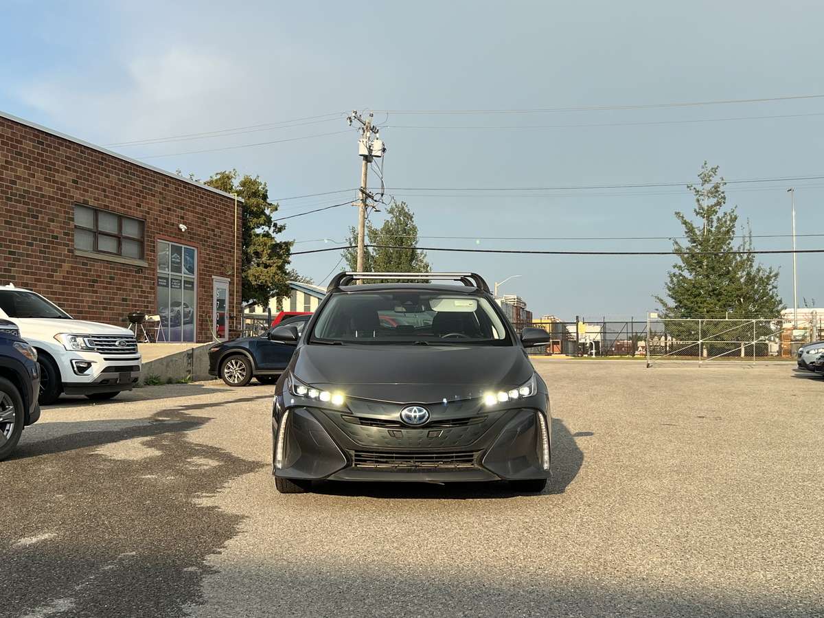 2022 Toyota Prius LE — снимка 1