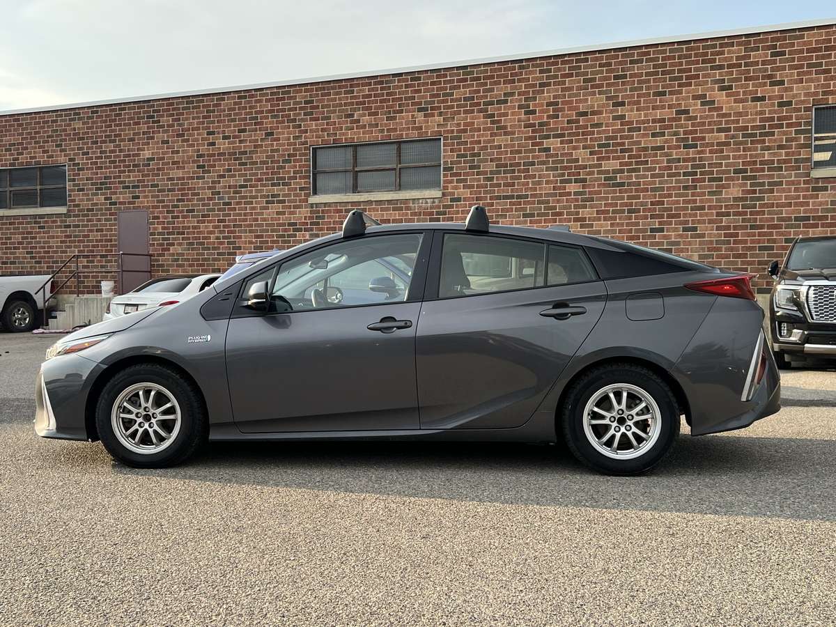 2022 Toyota Prius LE — снимка 1