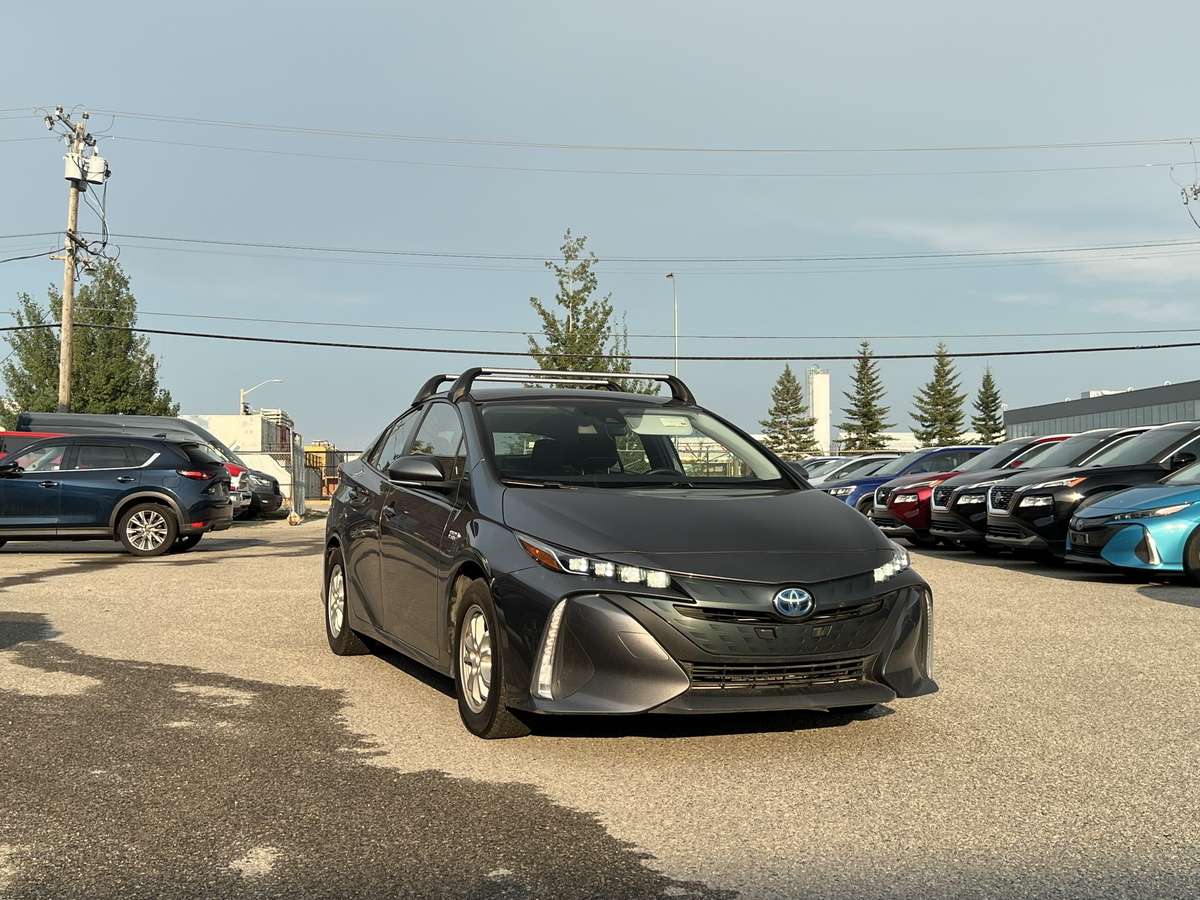 2022 Toyota Prius LE