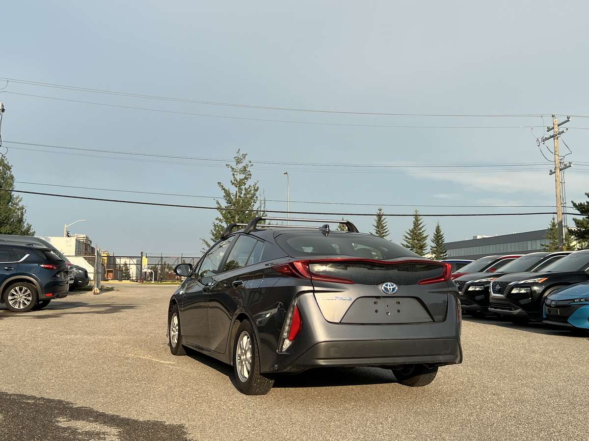 2022 Toyota Prius LE — снимка 1