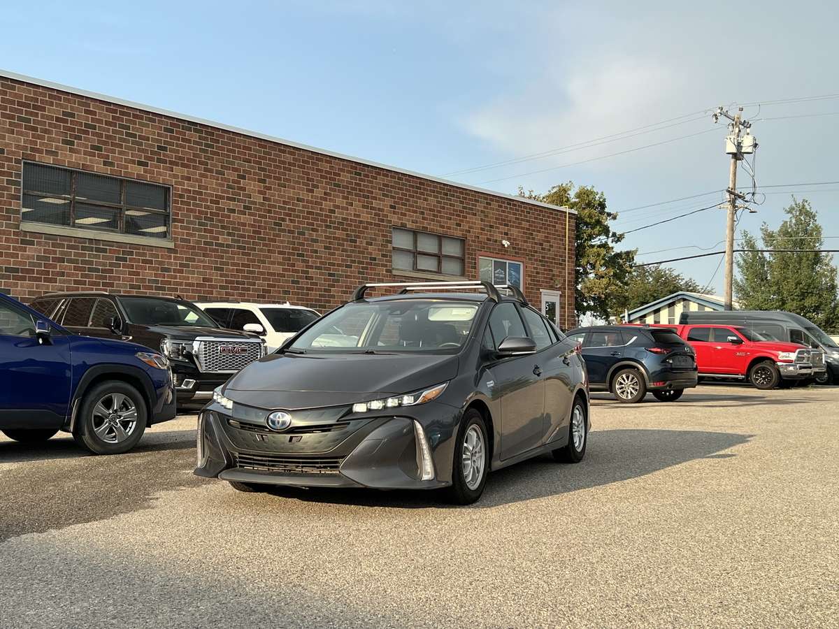 2022 Toyota Prius LE — снимка 1