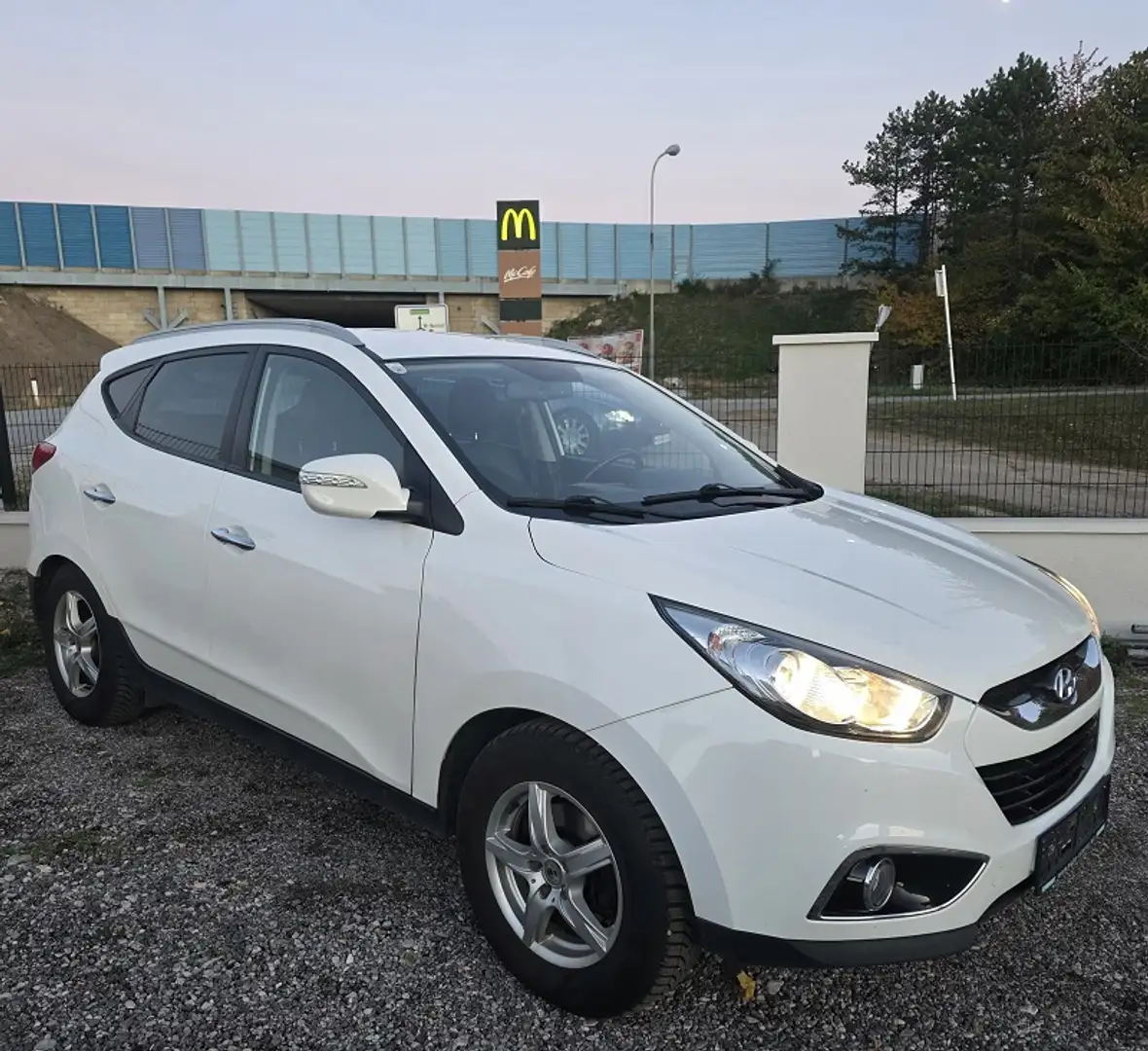 Hyundai iX35 iX35 2,0 CRDi Premium 4WD Weiß - 2