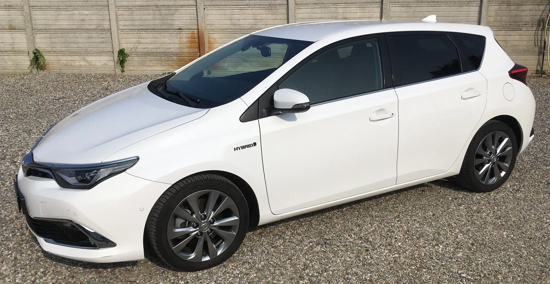 Toyota Auris Auris II 2015 1.8h Lounge cvt Bianco - 1