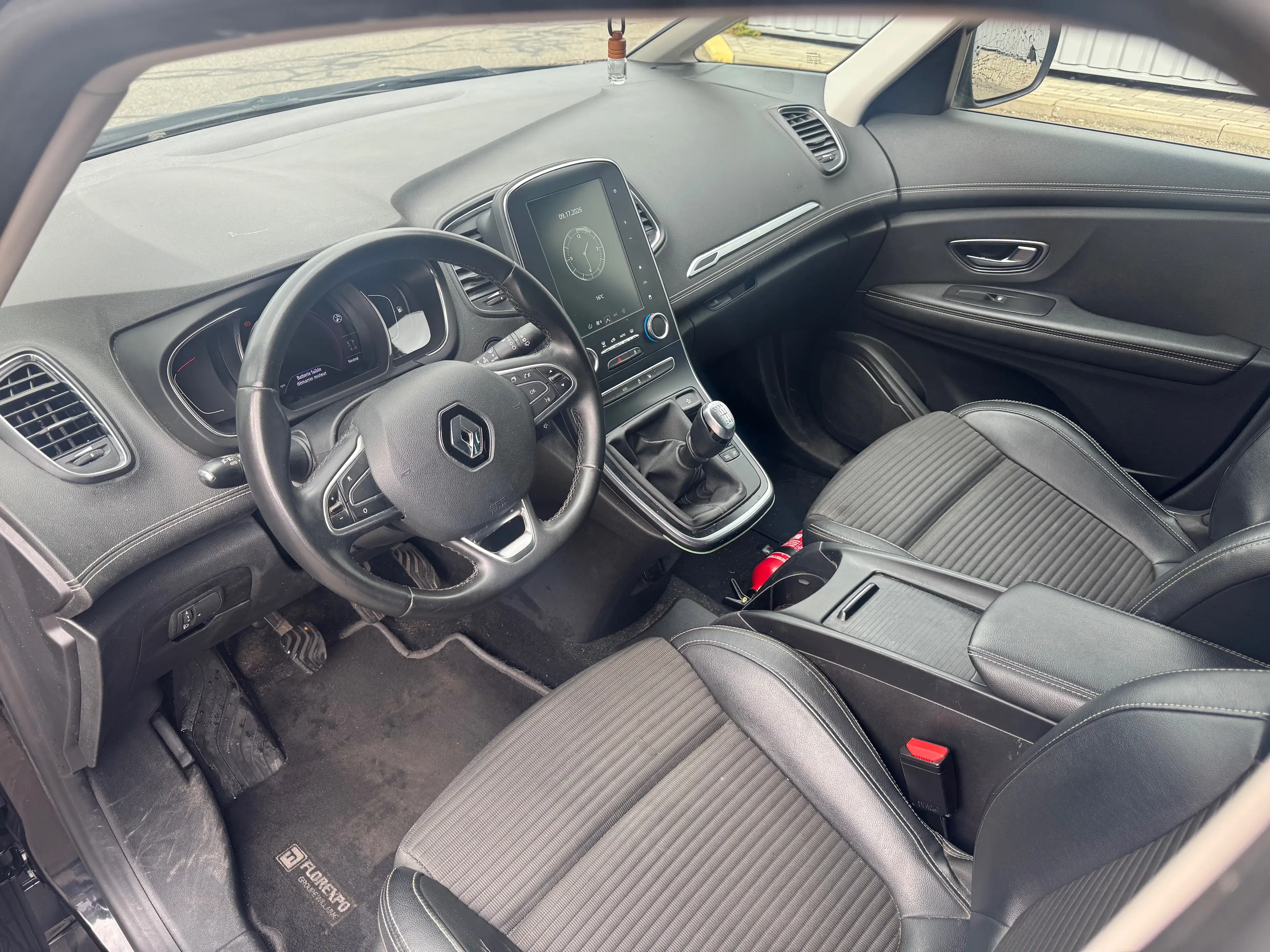 Renault Grand Scenic Grand Scénic 1.7 Blue dCi Black Edition (EU6.2) — photo 11
