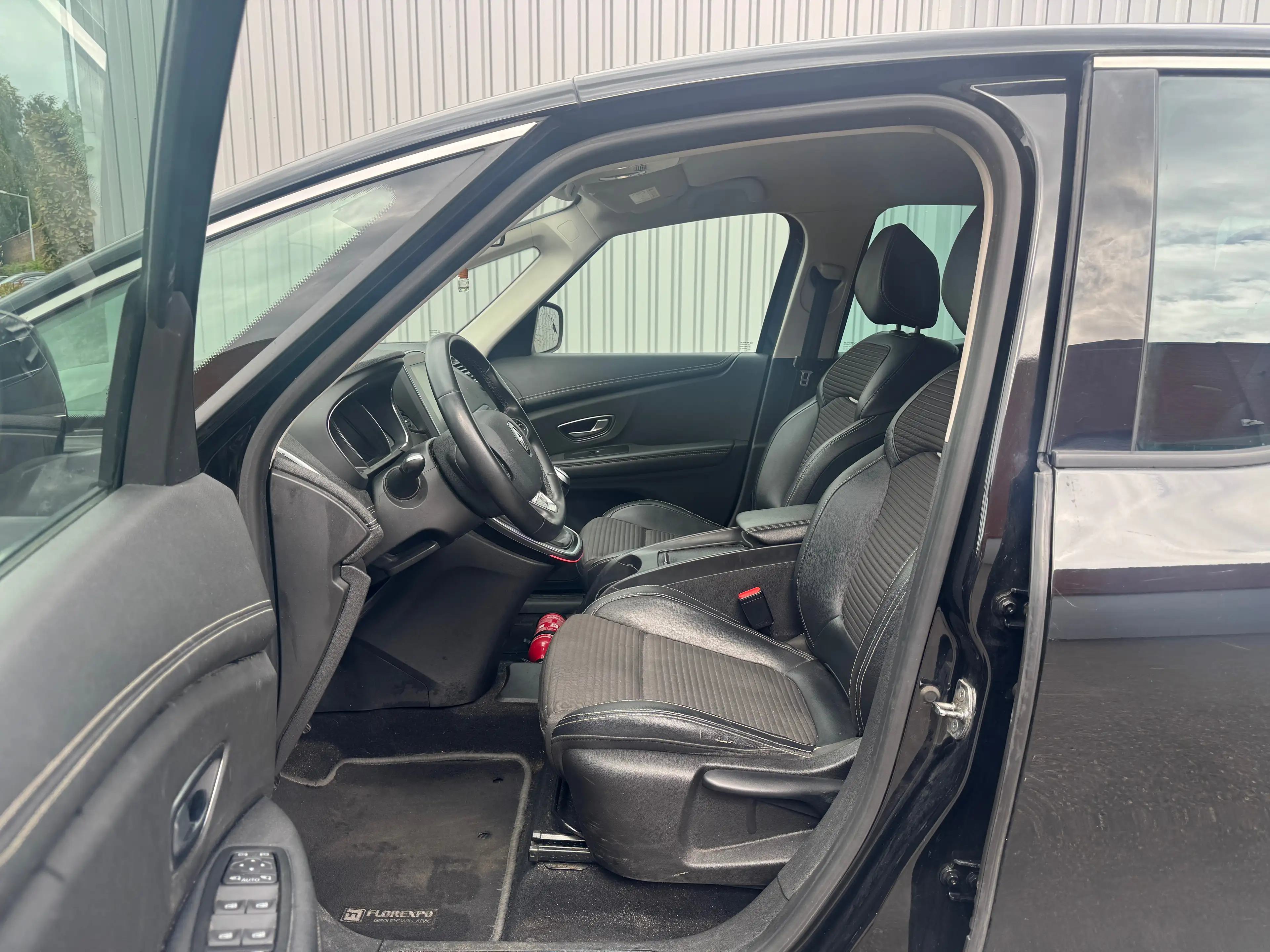 Renault Grand Scenic Grand Scénic 1.7 Blue dCi Black Edition (EU6.2) — photo 9
