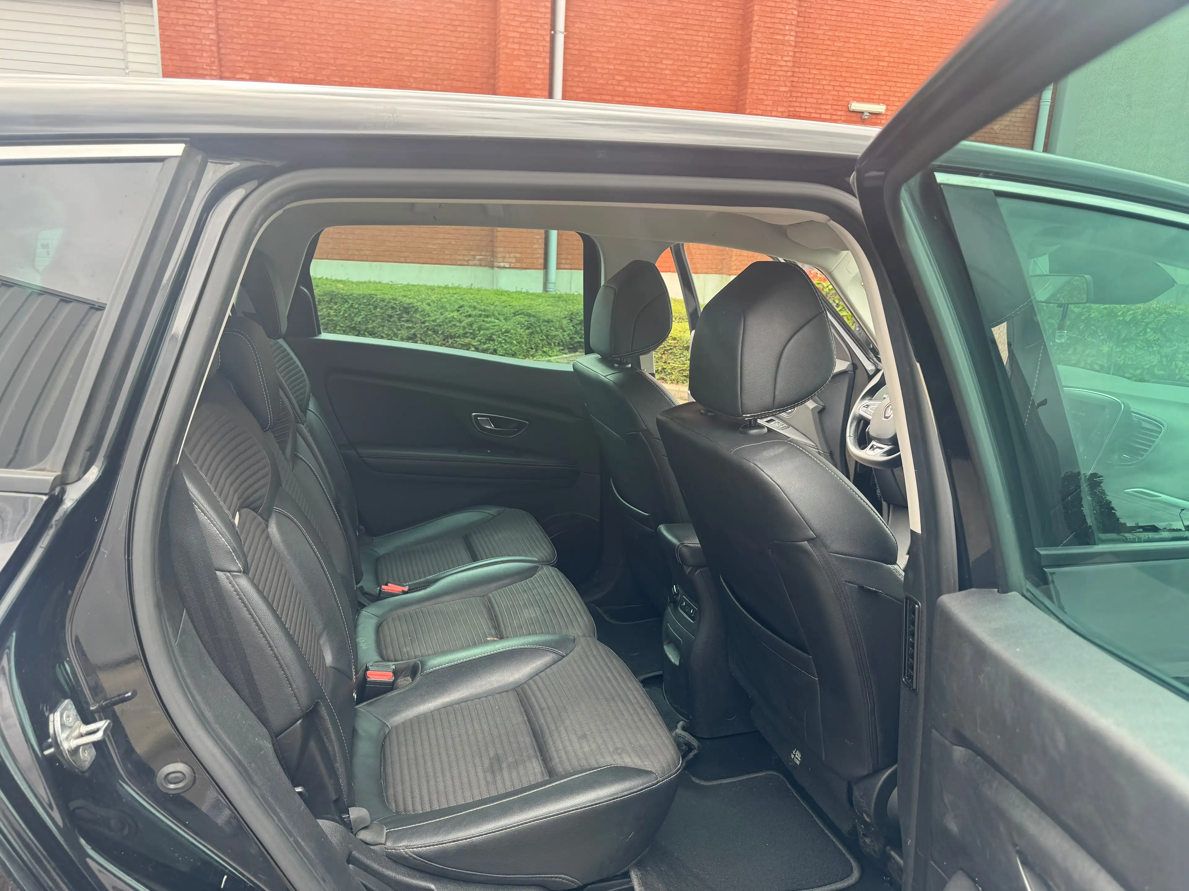 Renault Grand Scenic Grand Scénic 1.7 Blue dCi Black Edition (EU6.2) — photo 14