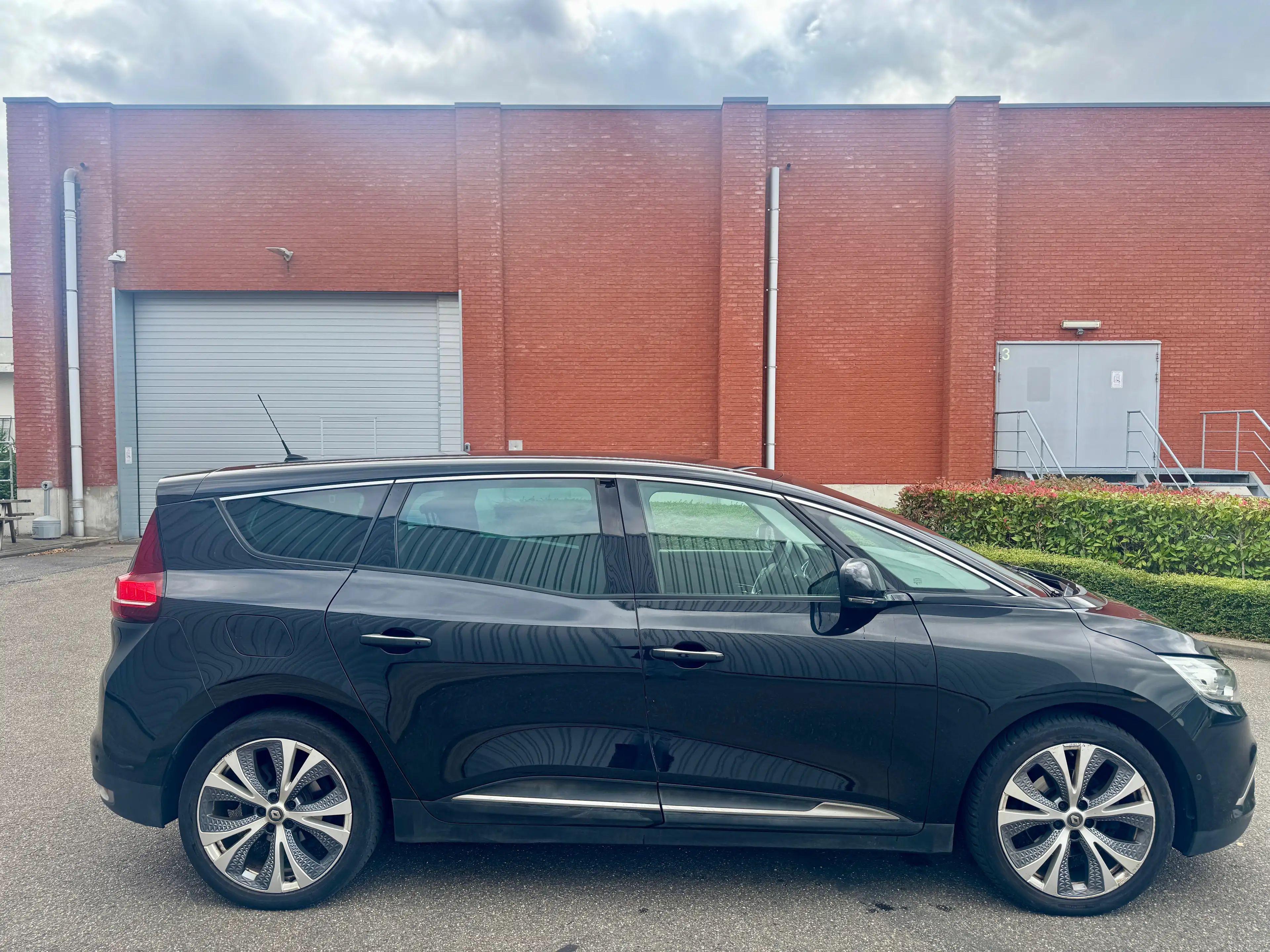 Renault Grand Scenic Grand Scénic 1.7 Blue dCi Black Edition (EU6.2) — photo 4