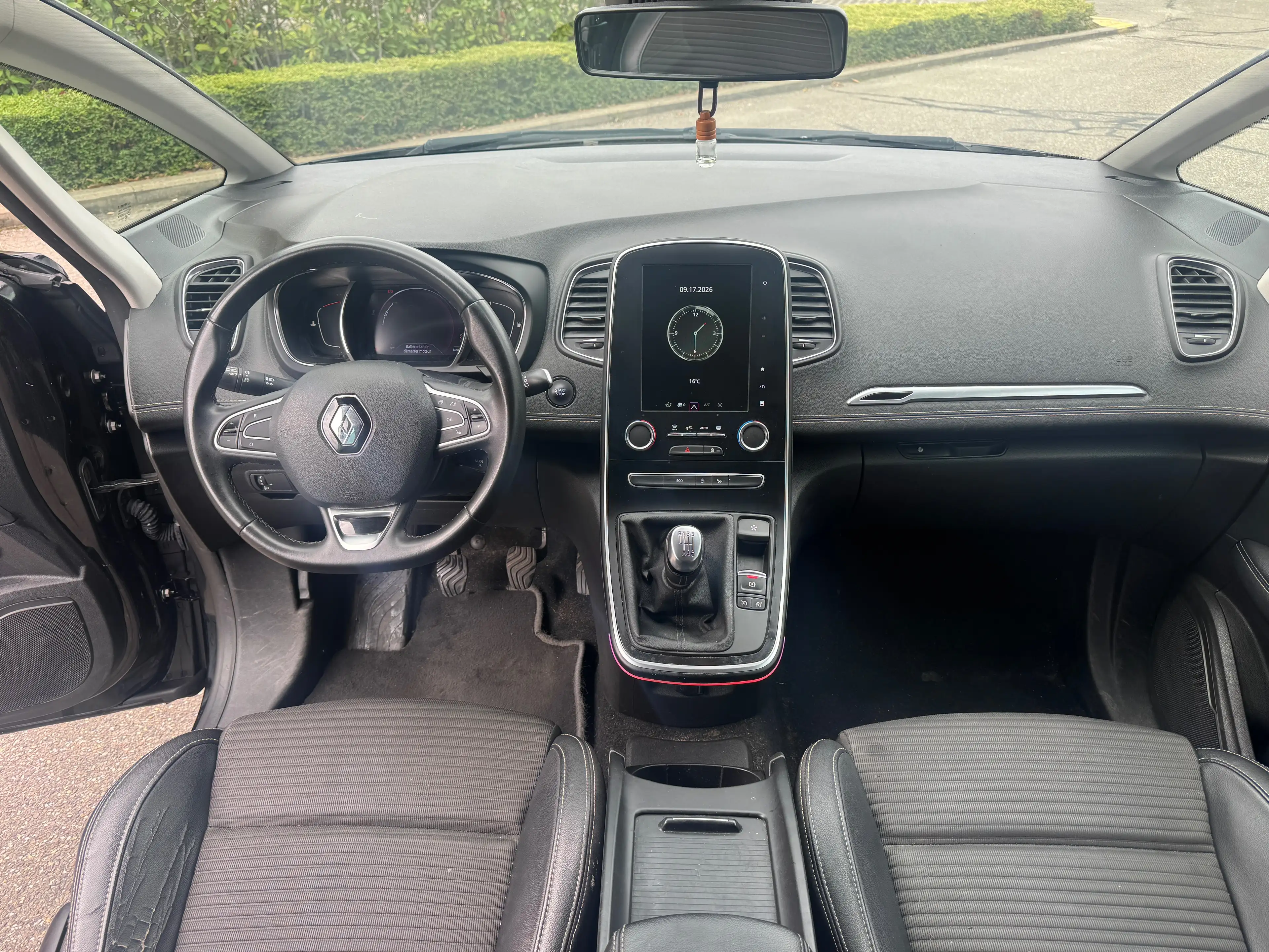 Renault Grand Scenic Grand Scénic 1.7 Blue dCi Black Edition (EU6.2) — photo 13