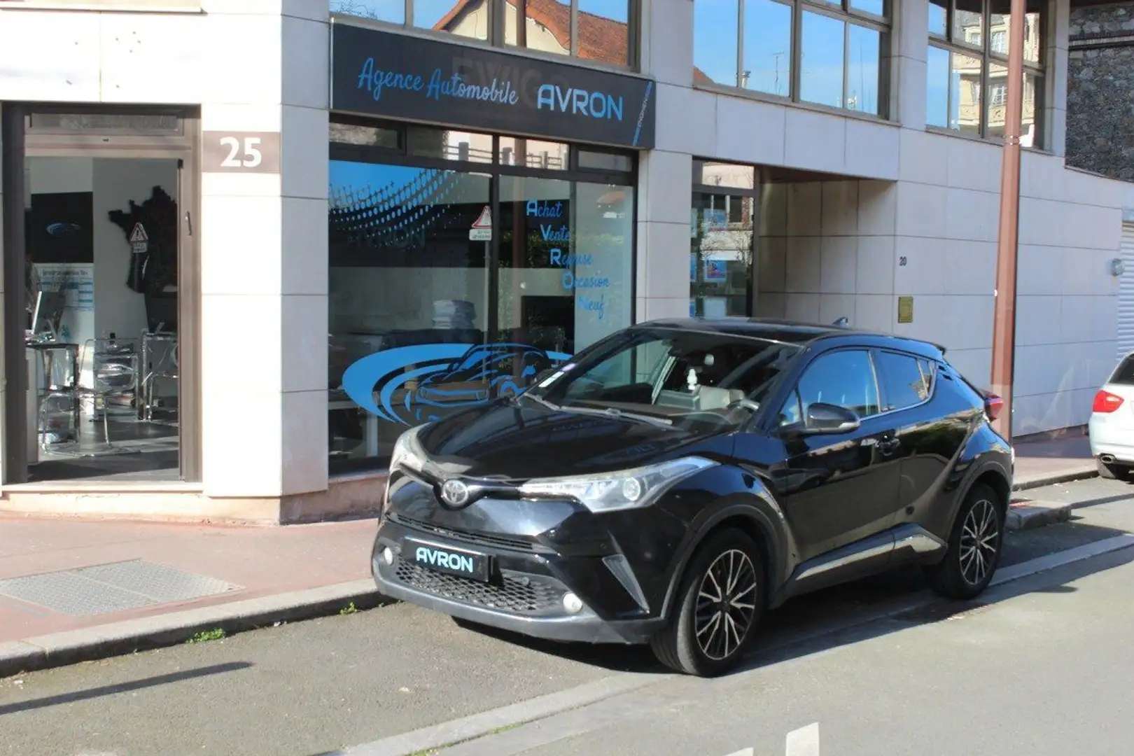 Toyota C-HR 1.2 T 2WD DISTINCTIVE Noir - 1