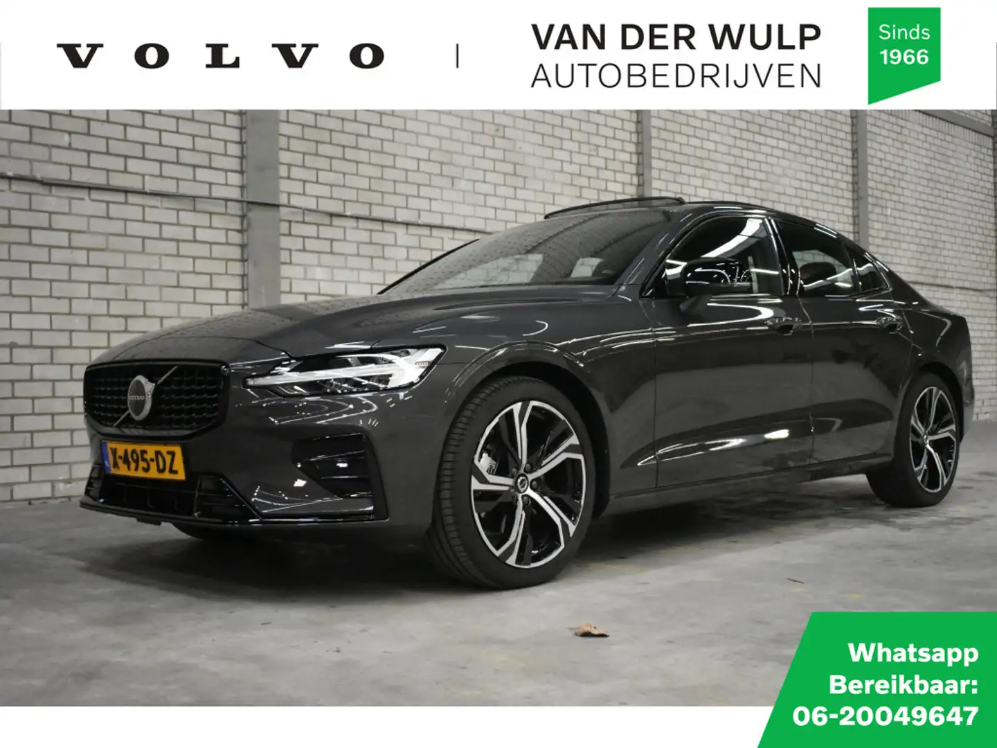Volvo S60 B4 197PK Plus Dark | Panoramadak | 19'' | Driver A Grijs - 1
