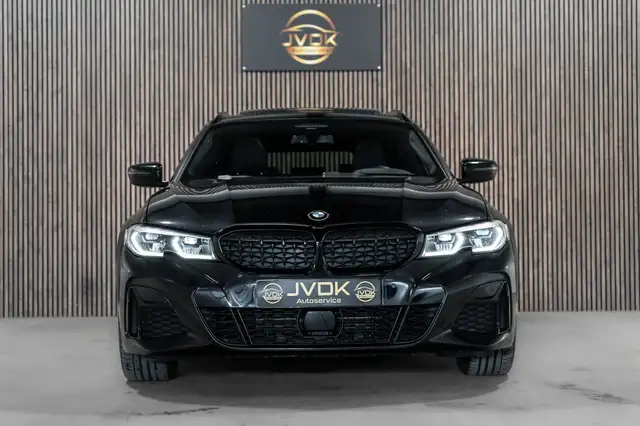 BMW 3 Series view 4