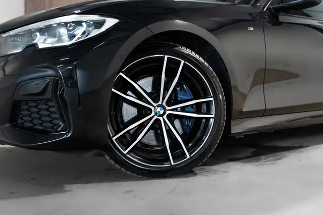 BMW 3 Series view 3