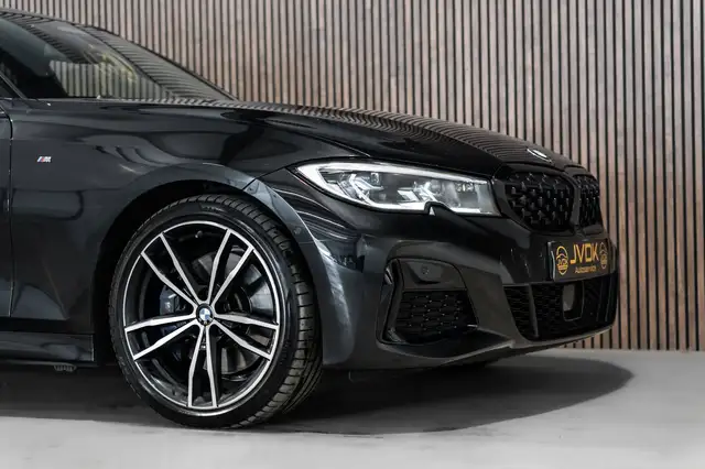 BMW 3 Series view 6