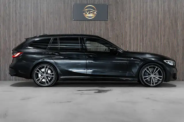 BMW 3 Series view 8