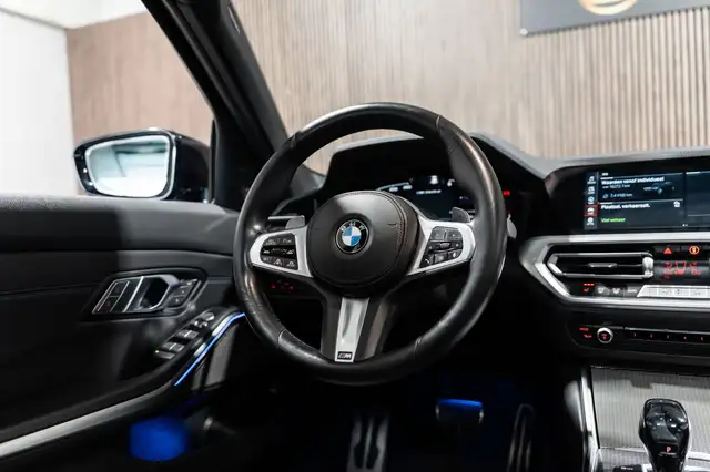 BMW 3 Series view 14