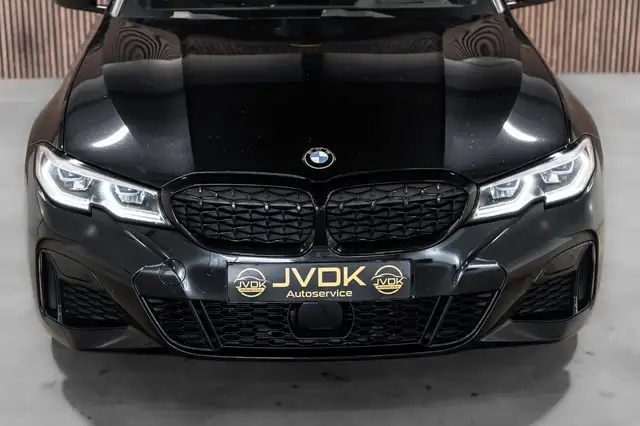 BMW 3 Series view 5
