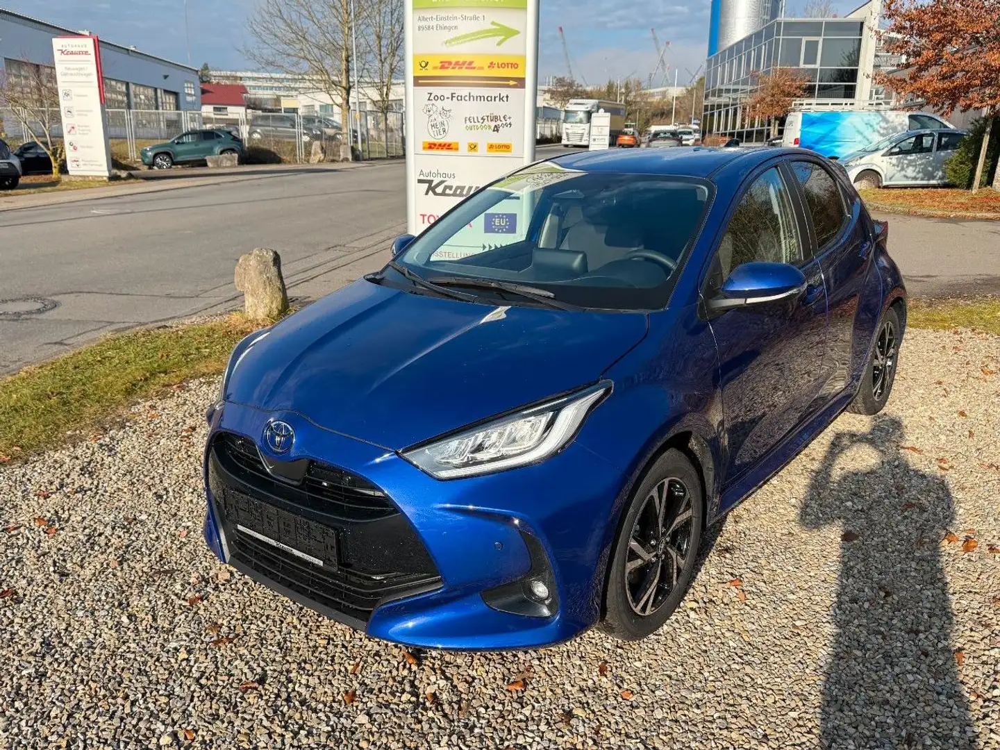 Toyota Yaris 1,5 Hybrid Teamplayer mit Comfort Paket Blau - 1