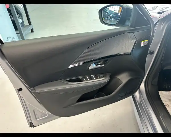 Peugeot 208 view 7