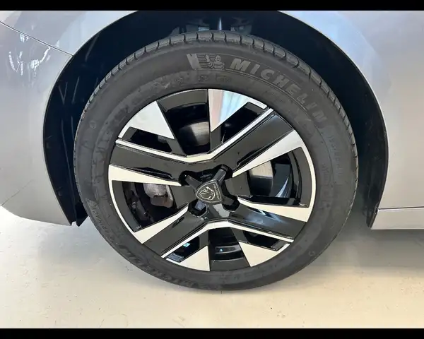 Peugeot 208 view 8
