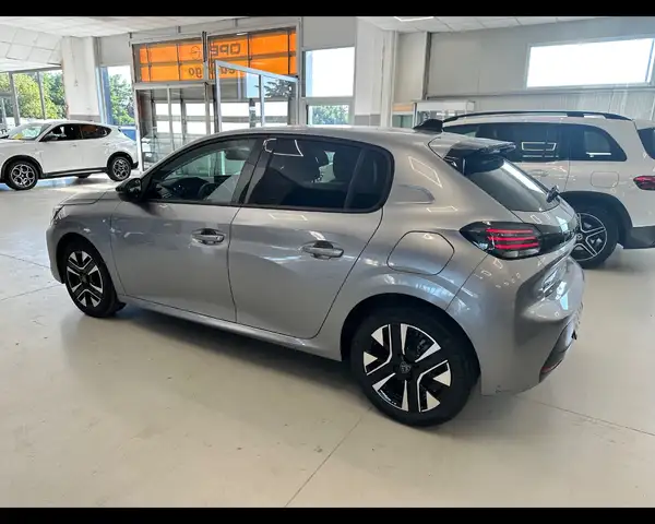 Peugeot 208 view 5
