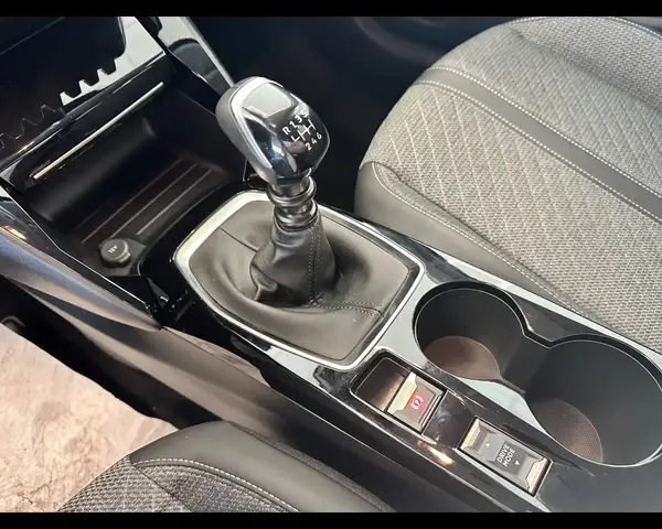 Peugeot 208 view 15