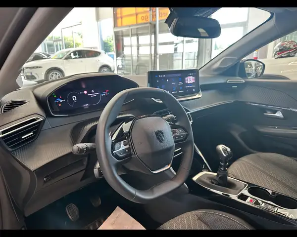 Peugeot 208 view 6