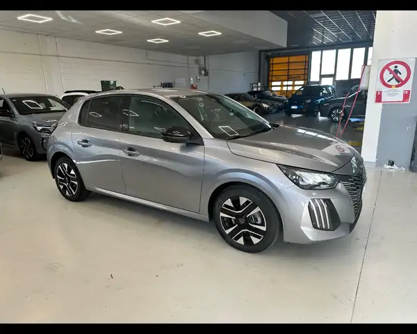 Peugeot 208 view 2