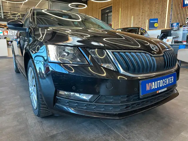 Skoda Octavia view 3