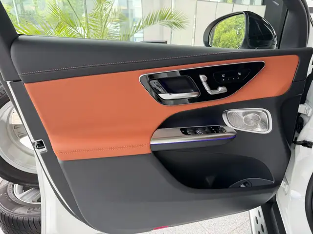 Mercedes-Benz GLC 200 view 7