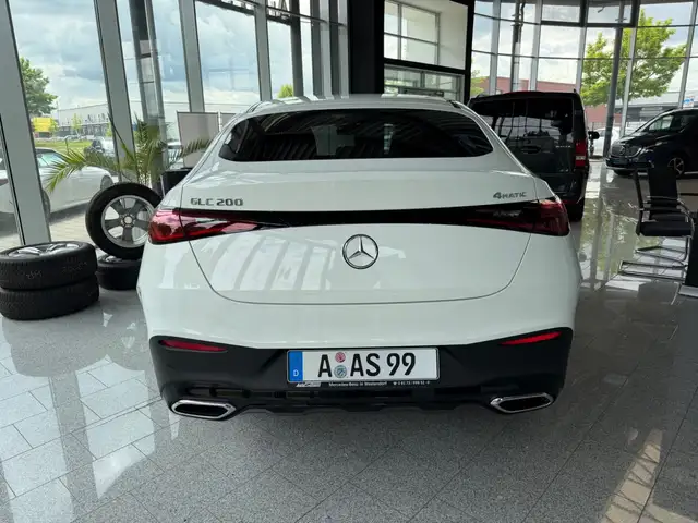 Mercedes-Benz GLC 200 view 5
