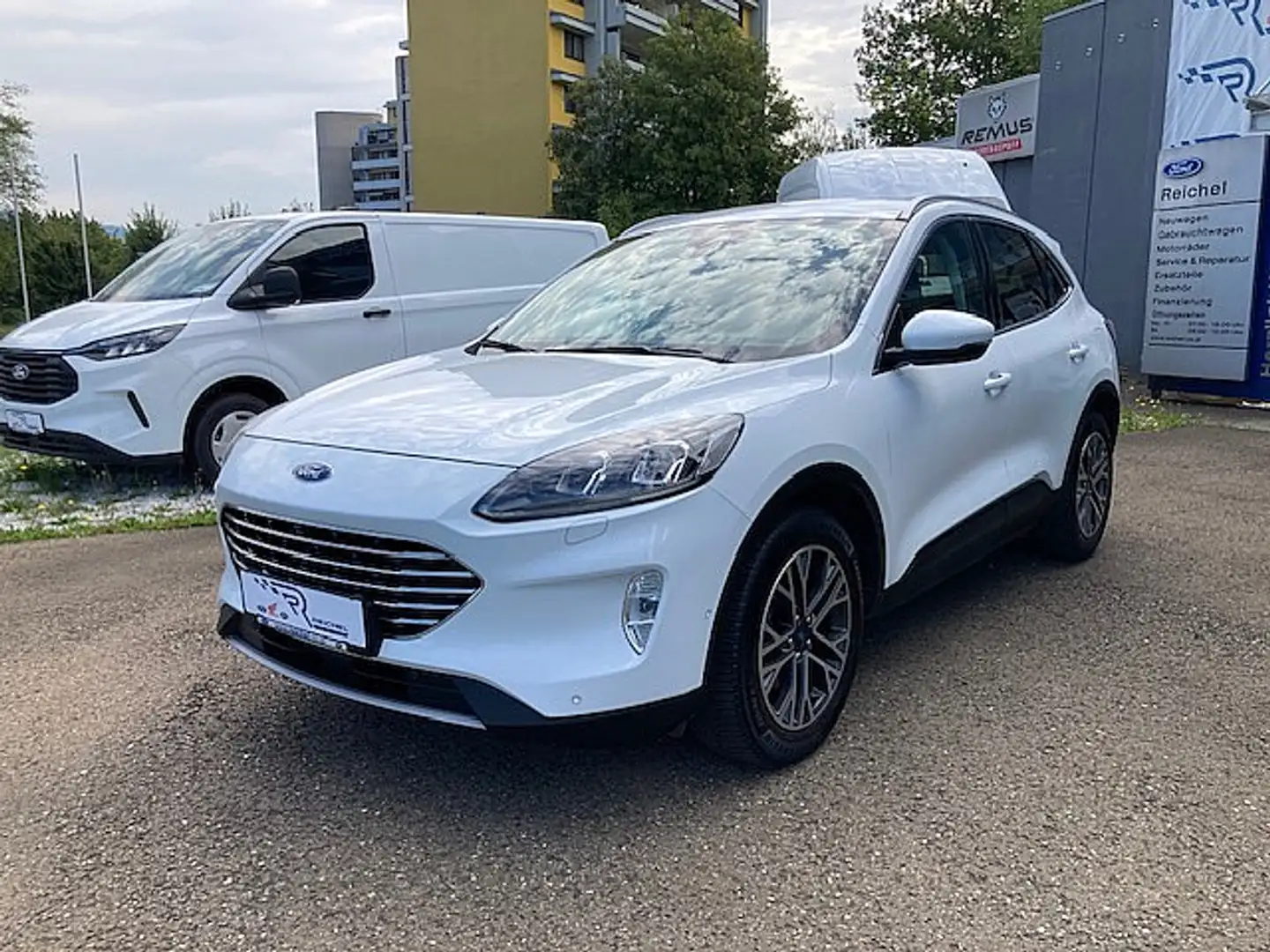 Ford Kuga 1,5 EcoBlue Titanium Weiß - 2