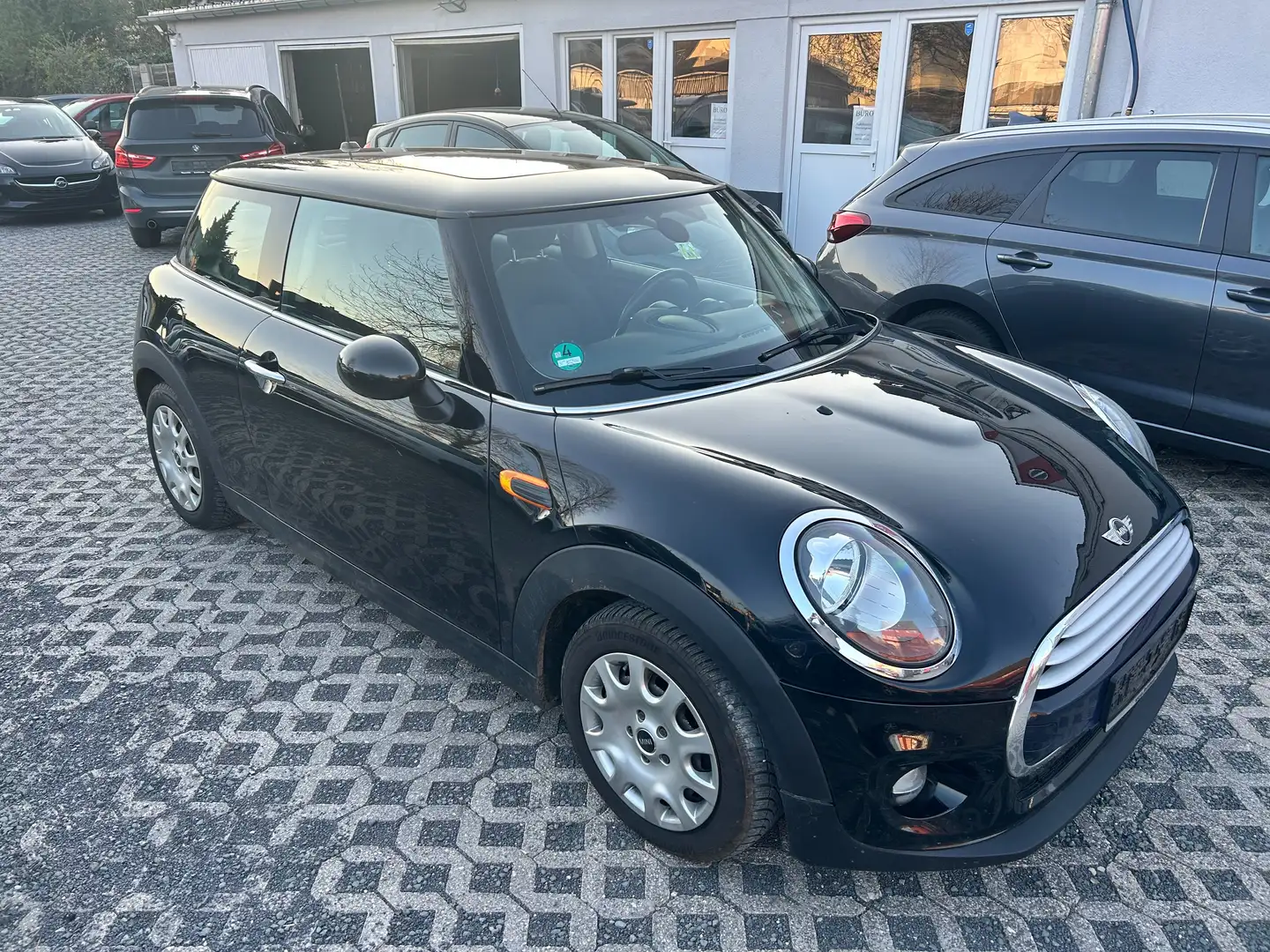 MINI Cooper D Cooper D - Automatik, Klima, Pano, 8 Reifen, Alu Schwarz - 1