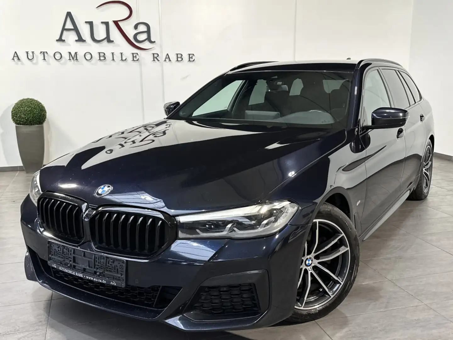 BMW 520 Touring M-Sport NAV+LED+HIFI+KAMERA+18ZO+PP Schwarz - 1