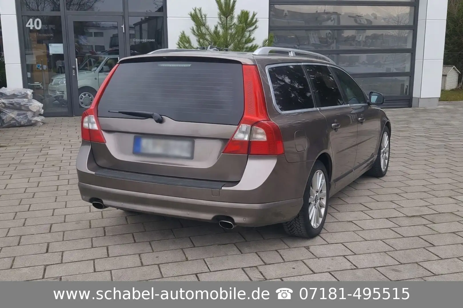 Volvo V70 Kombi Summum AWD Leder Navi AHK 4xShz Gris - 2